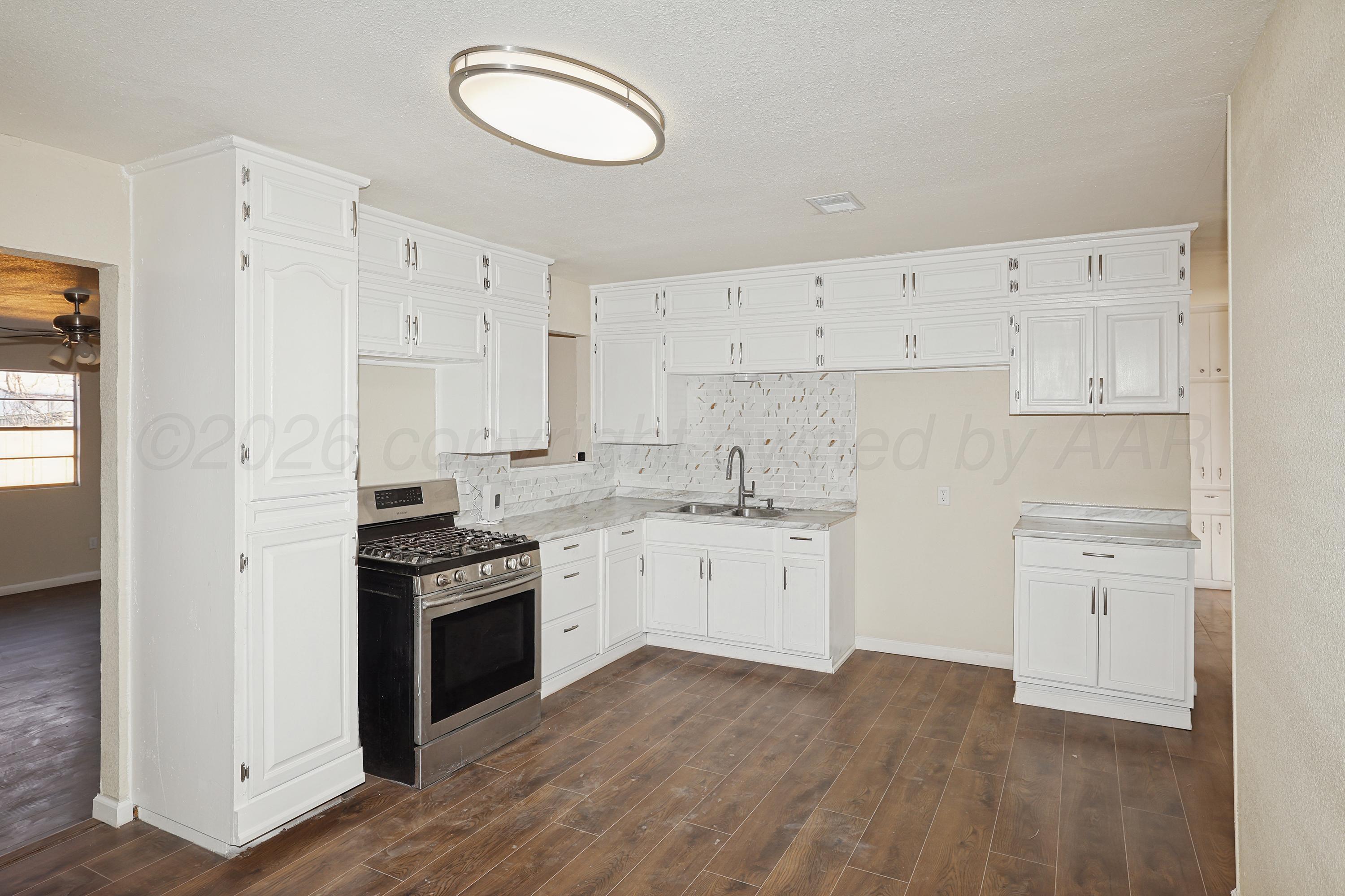 1203 Sycamore Avenue Amarillo, TX 79107 - Photo 3 of 21 5-Kitchen