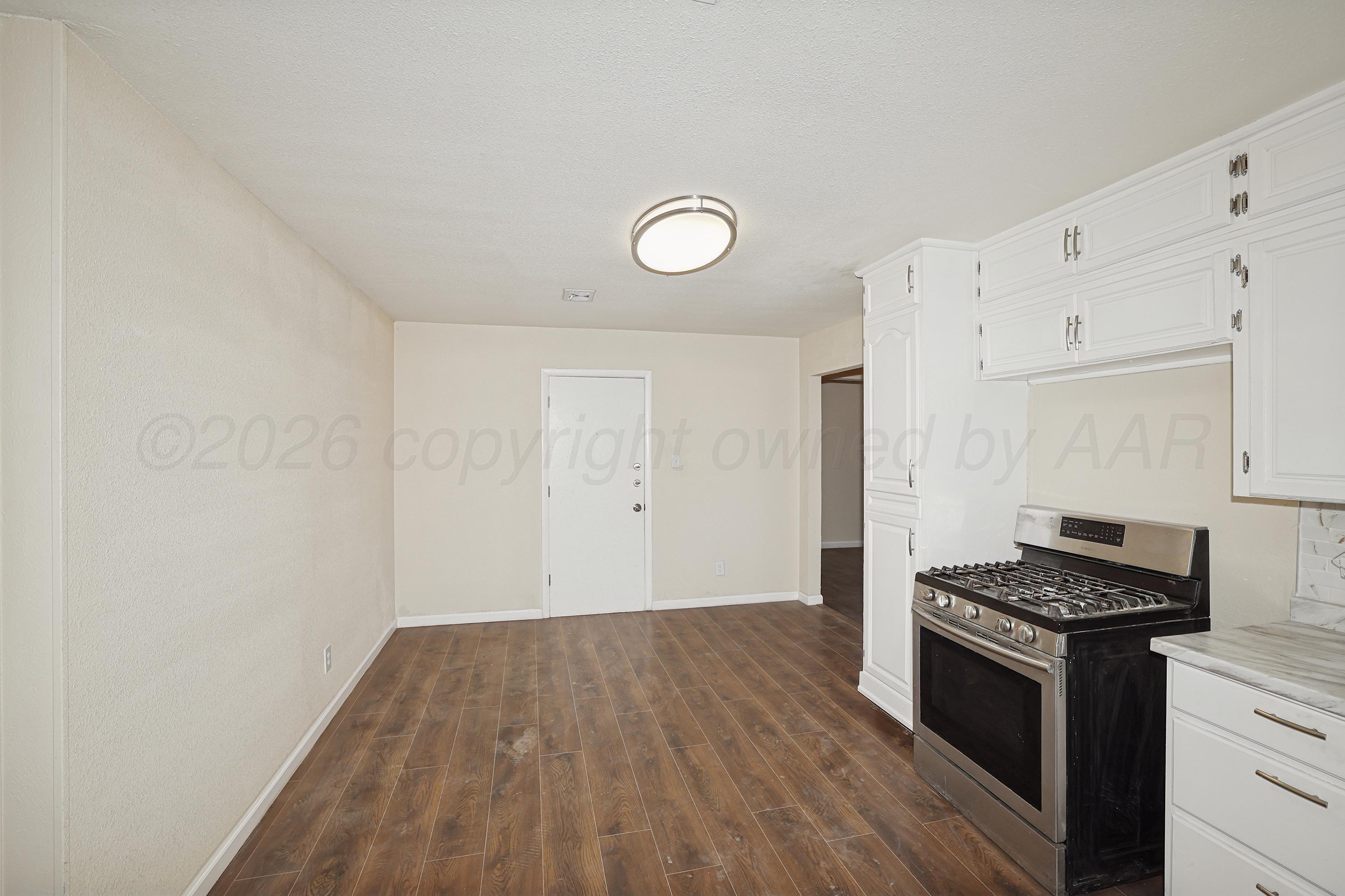1203 Sycamore Avenue Amarillo, TX 79107 - Photo 4 of 21 7-Dining Area