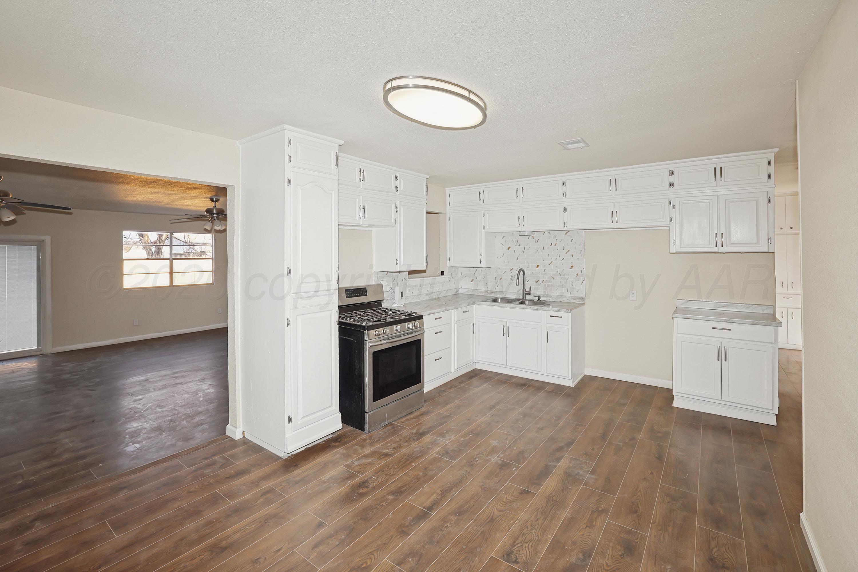 1203 Sycamore Avenue Amarillo, TX 79107 - Photo 5 of 21 6-Dining & Kitchen