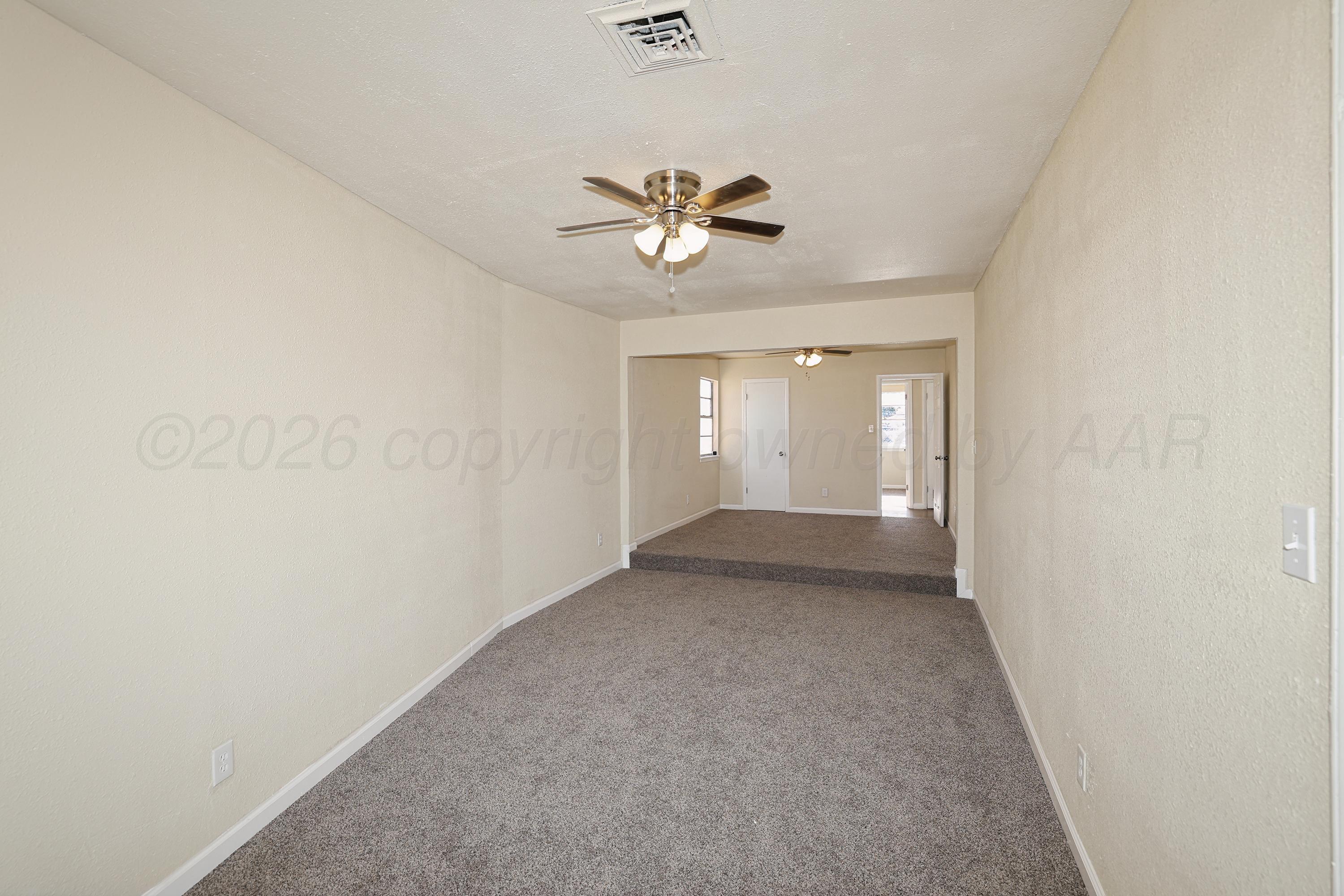 1203 Sycamore Avenue Amarillo, TX 79107 - Photo 9 of 21 12-Primary Bedroom