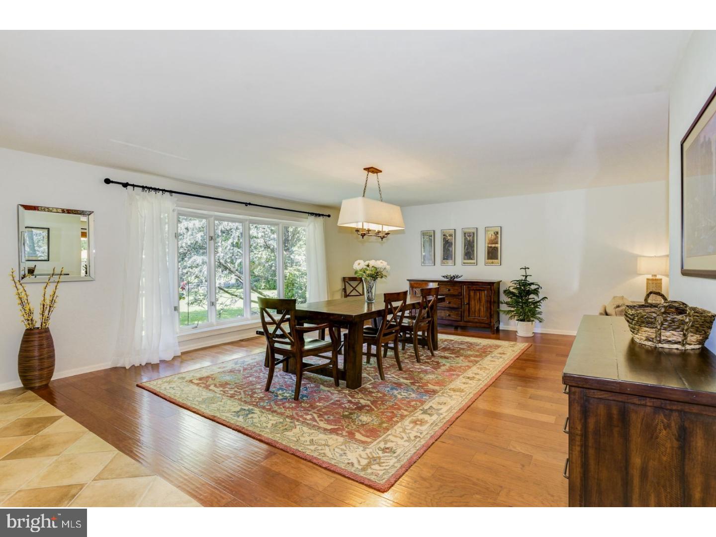 513 Middlesex Drive Moorestown, NJ 08057 - Photo 3 of 21 Living Room