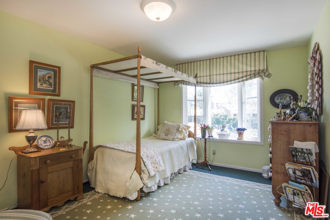 508 South Rimpau Boulevard Los Angeles, CA 90020 - Photo 40 of 48 a bedroom with furniture and a window