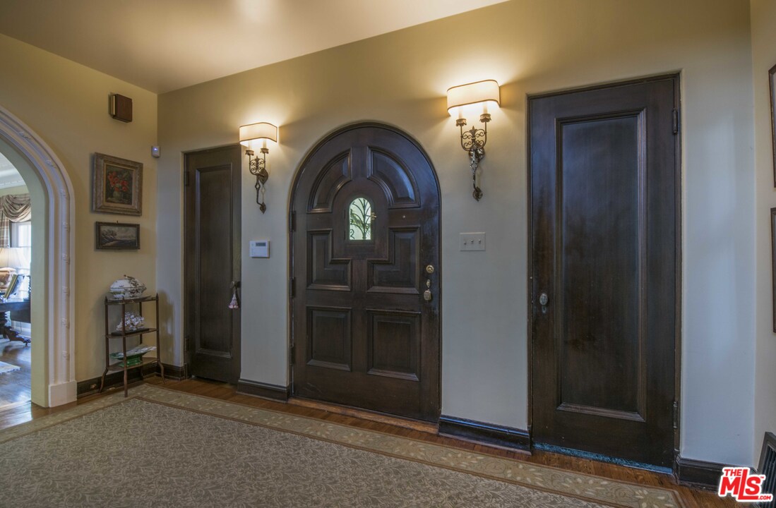 508 South Rimpau Boulevard Los Angeles, CA 90020 - Photo 6 of 48 a view of wooden door