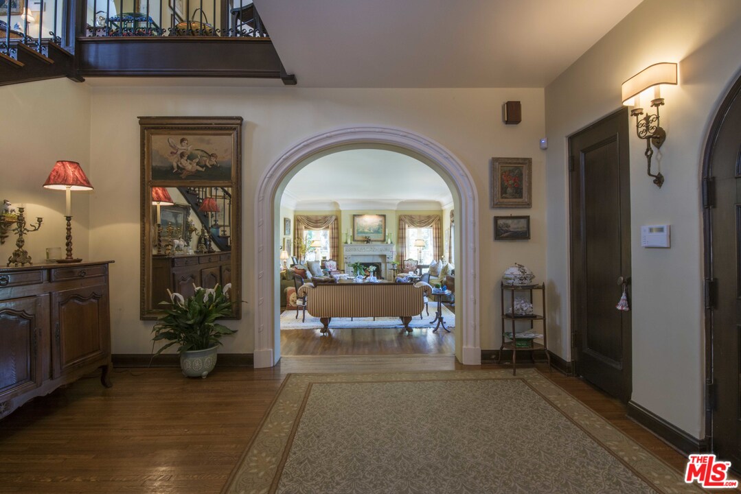 508 South Rimpau Boulevard Los Angeles, CA 90020 - Photo 7 of 48