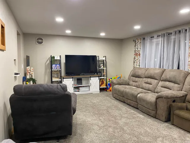 $179,900 | 2086 West 75 South, Portland, IN 47371