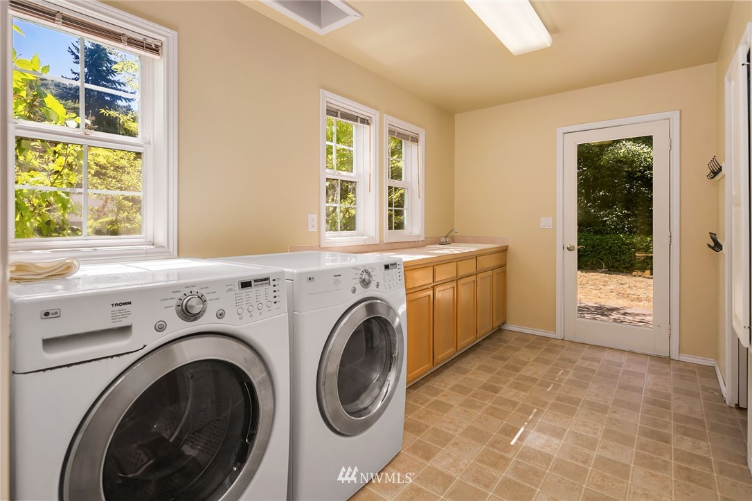 4331 Southwest Luana Beach Road Vashon, WA 98070 - Photo 14 of 25