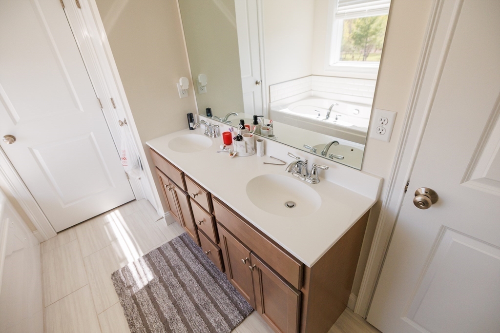 127 Gifford Road Westport, MA 02790 - Photo 10 of 41 Gallery Image 10