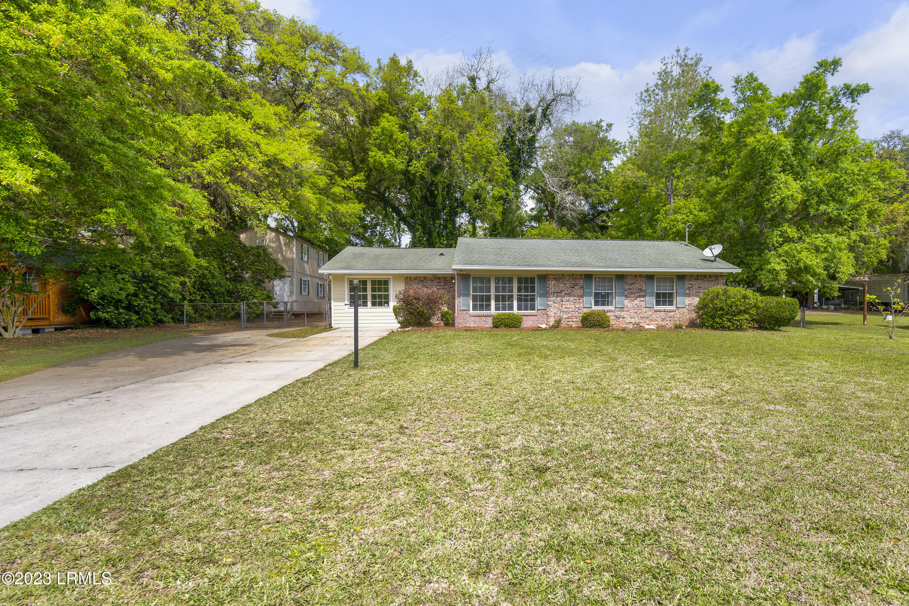 4017 Shell Point Road Beaufort, SC 29906 - Photo 2 of 47 4017 Shell Point_02