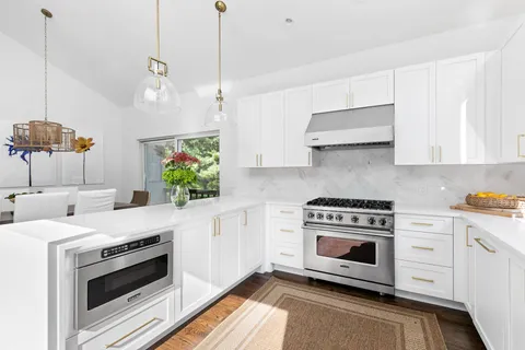 570 Rte 114, East Hampton, NY 11937