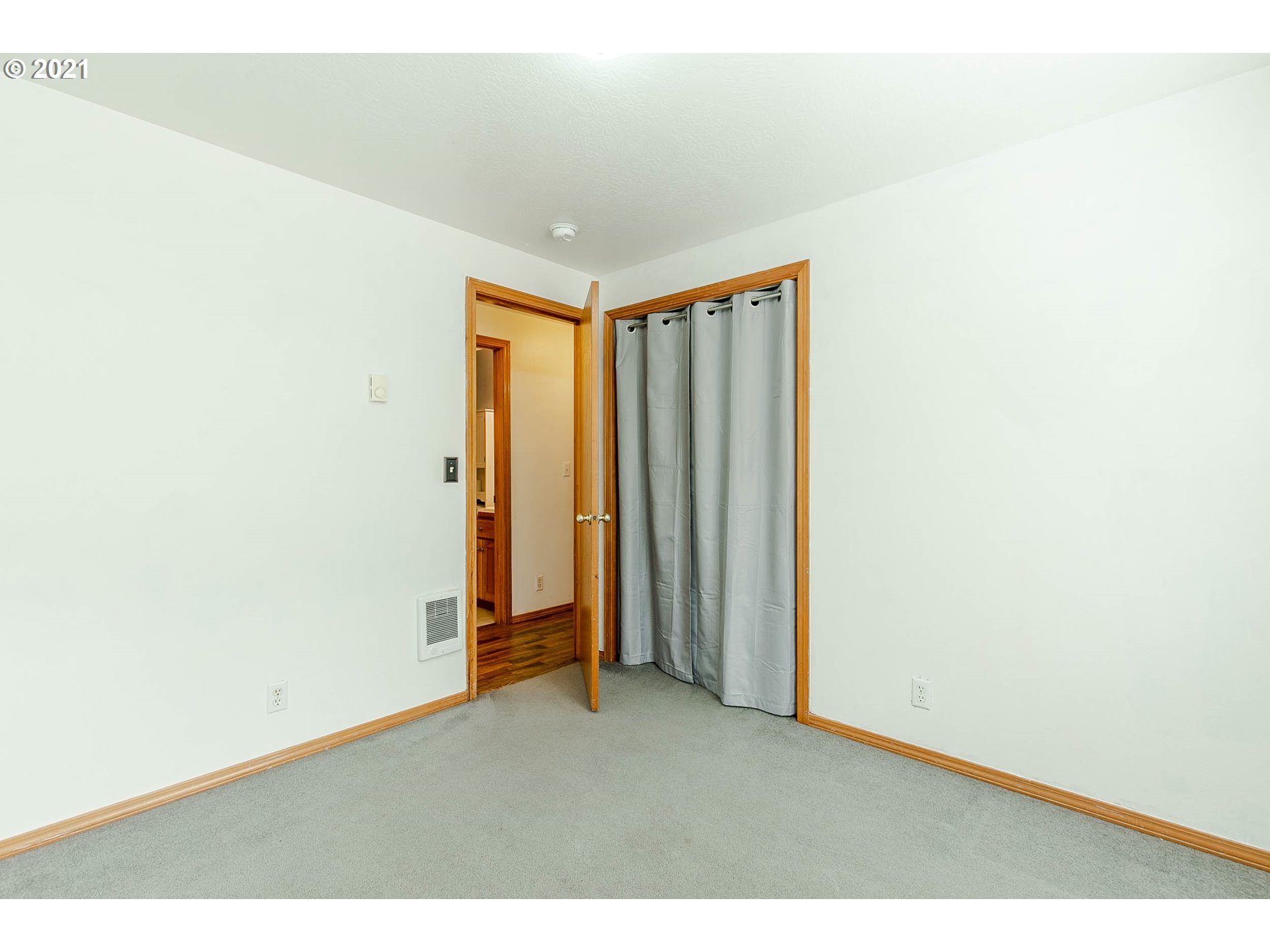 4049 Virginia Avenue Springfield, OR 97478 - Photo 20 of 32 a view of an empty room