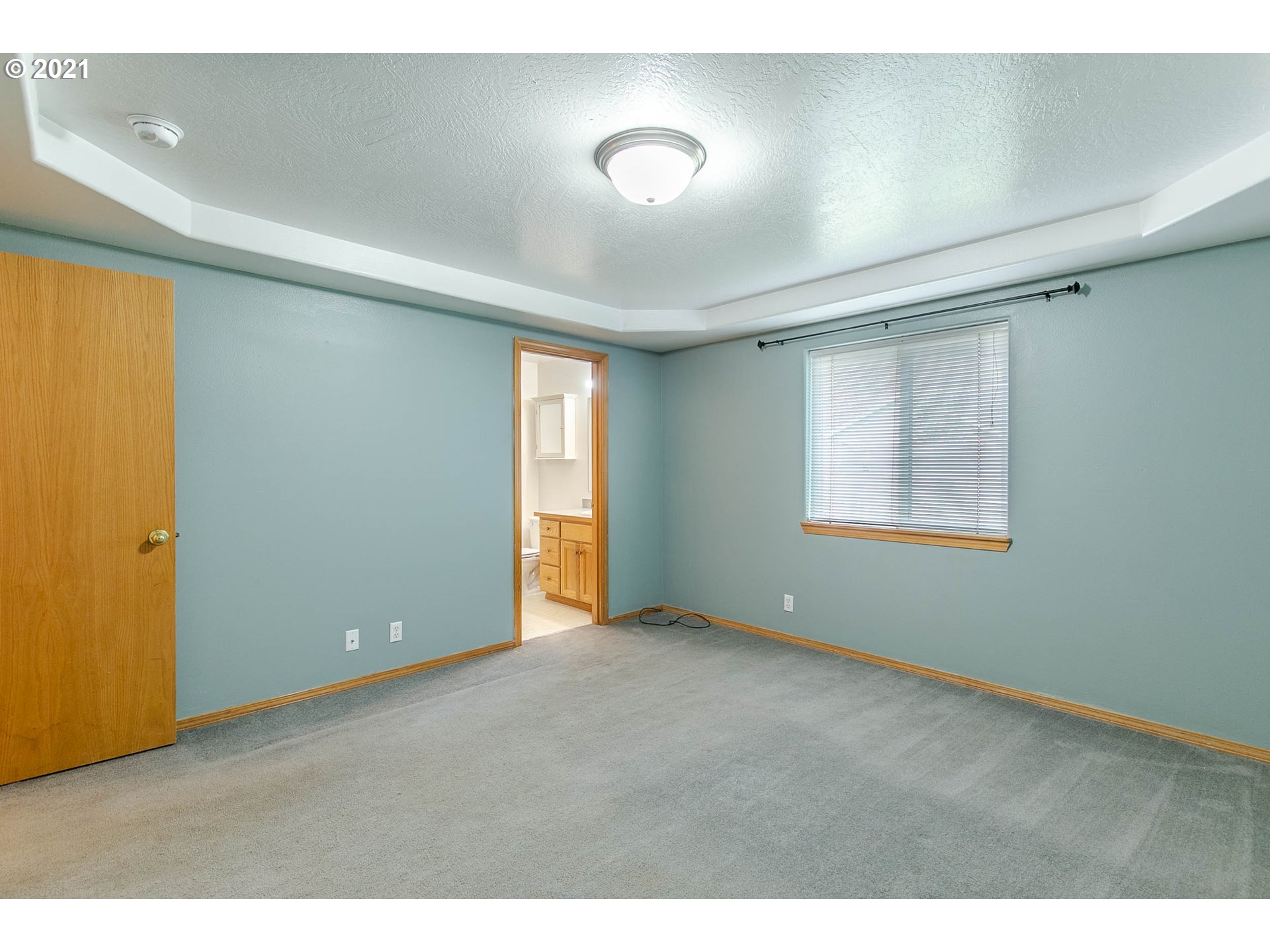 4049 Virginia Avenue Springfield, OR 97478 - Photo 26 of 32 a view of an empty room with a window