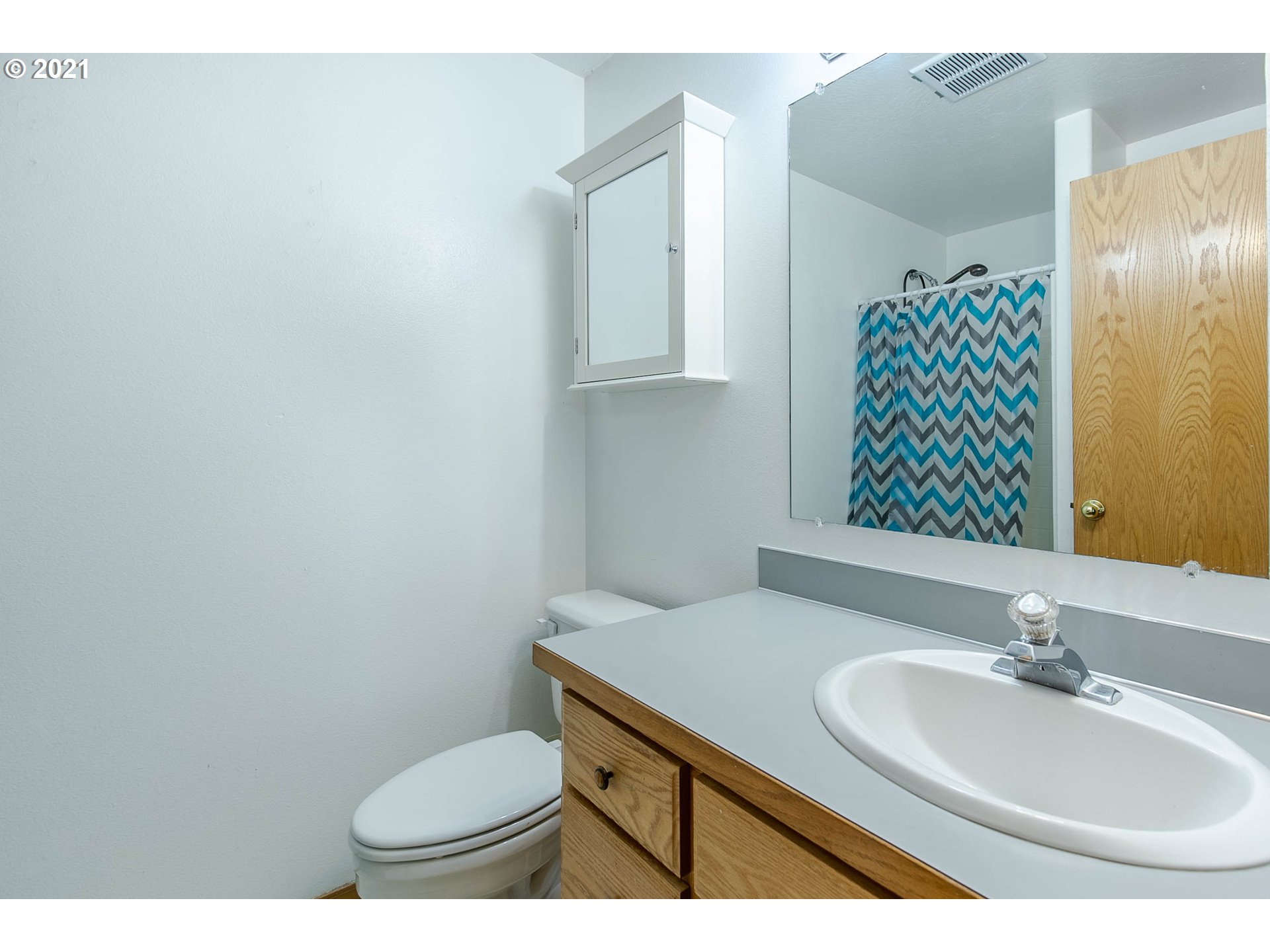 4049 Virginia Avenue Springfield, OR 97478 - Photo 27 of 32 a bathroom with a sink toilet and mirror