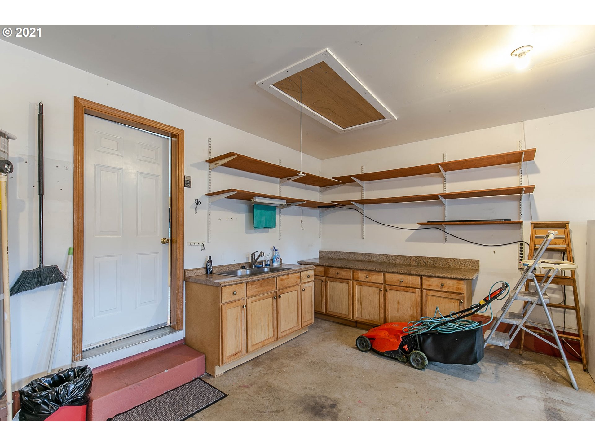 4049 Virginia Avenue Springfield, OR 97478 - Photo 29 of 32 a view of a room with gym equipment