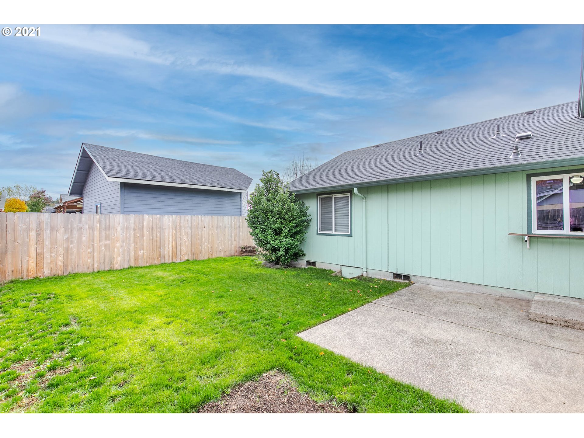 4049 Virginia Avenue Springfield, OR 97478 - Photo 32 of 32 a view of a backyard with plants