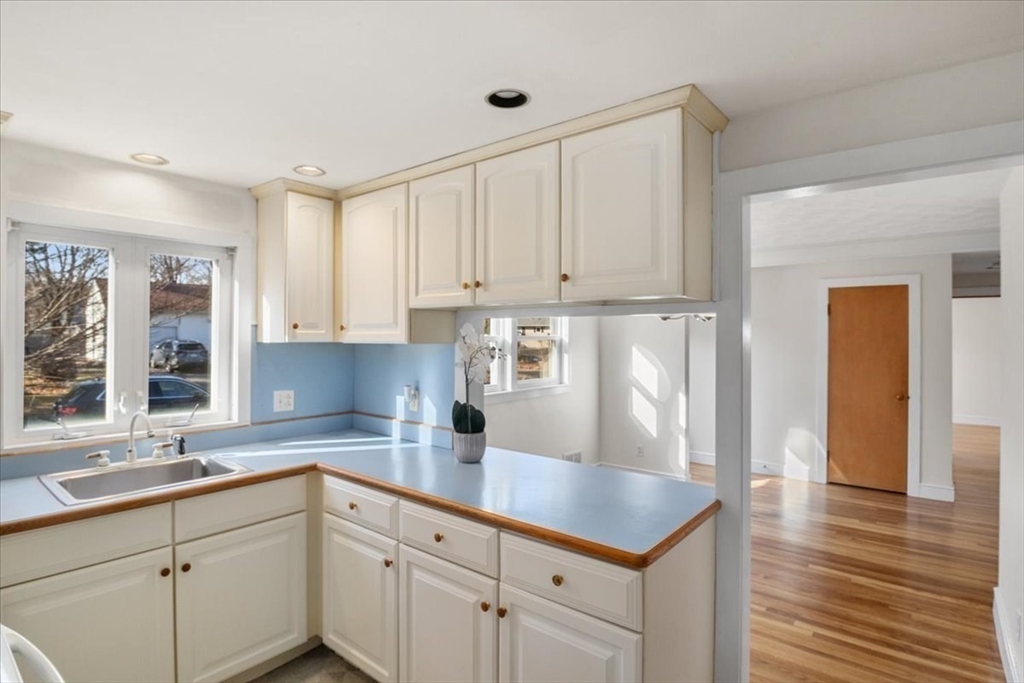 75 Bruce Road Walpole, MA 02081 - Photo 8 of 20