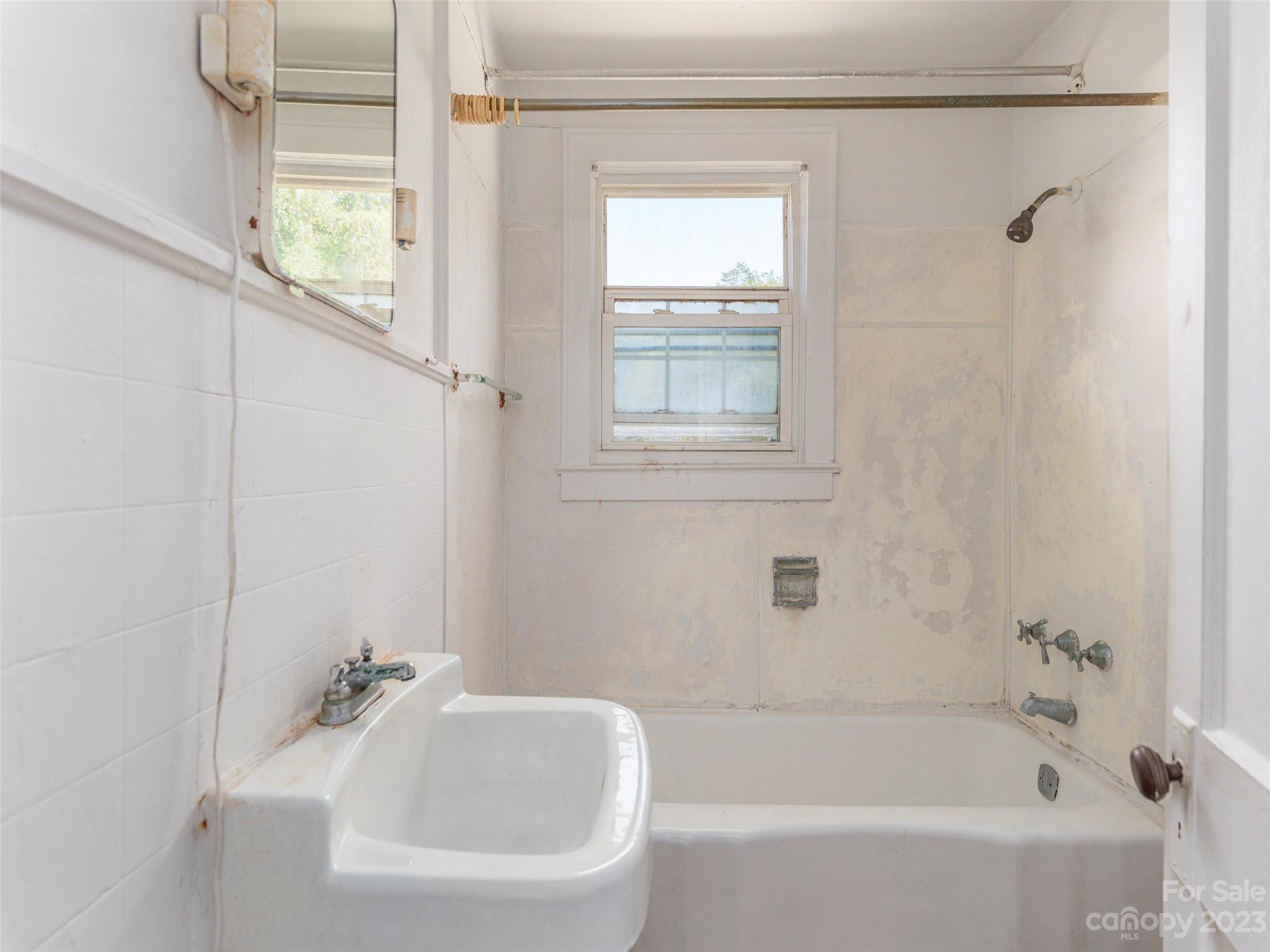 487 Emma Road Asheville, NC 28806 - Photo 8 of 13 Gallery Image 8