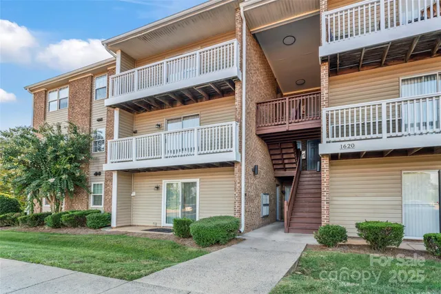 $210,000 | 1620 Arlyn Circle, Unit E, Charlotte, NC 28213