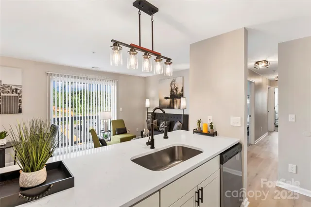 $210,000 | 1620 Arlyn Circle, Unit E, Charlotte, NC 28213