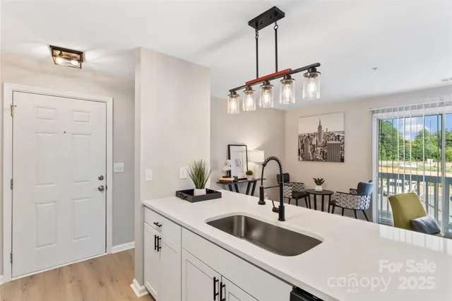 $210,000 | 1620 Arlyn Circle, Unit E, Charlotte, NC 28213