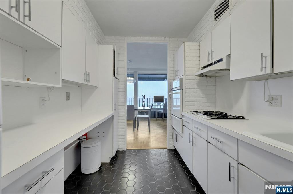 3 Horizon Road, Unit 1002 Fort Lee, NJ 07024 - Photo 20 of 50