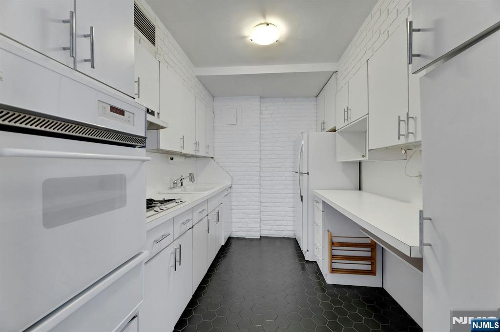 3 Horizon Road, Unit 1002 Fort Lee, NJ 07024 - Photo 22 of 50