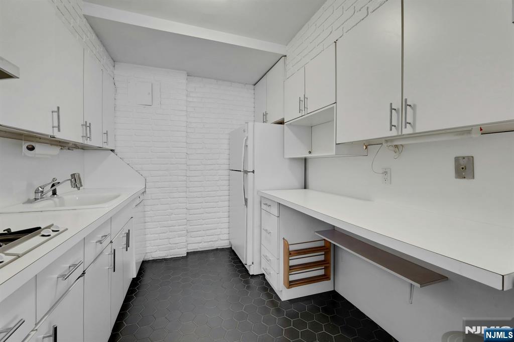 3 Horizon Road, Unit 1002 Fort Lee, NJ 07024 - Photo 23 of 50