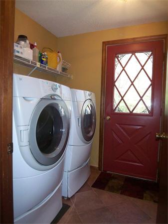 18 Dunham Road Freetown, MA 02702 - Photo 10 of 28 a utility room with dryer and washer