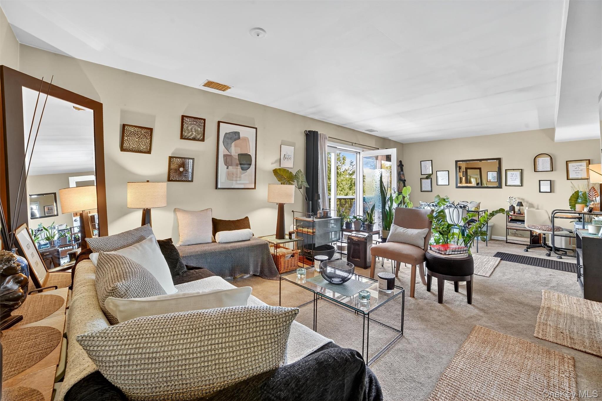37 Harbor Lane, Unit 2A New Rochelle, NY 10805 - Photo 10 of 23 a living room with furniture