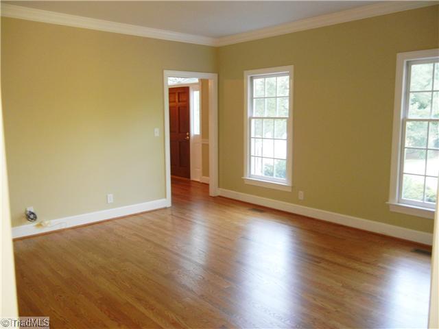 2630 Burke Farm Road Clemmons, NC 27012 - Photo 4 of 16 Living Room.