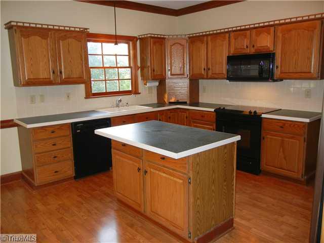 2630 Burke Farm Road Clemmons, NC 27012 - Photo 5 of 16 Kitchen.