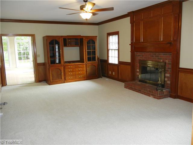 2630 Burke Farm Road Clemmons, NC 27012 - Photo 8 of 16 Den/Family/Great Room.