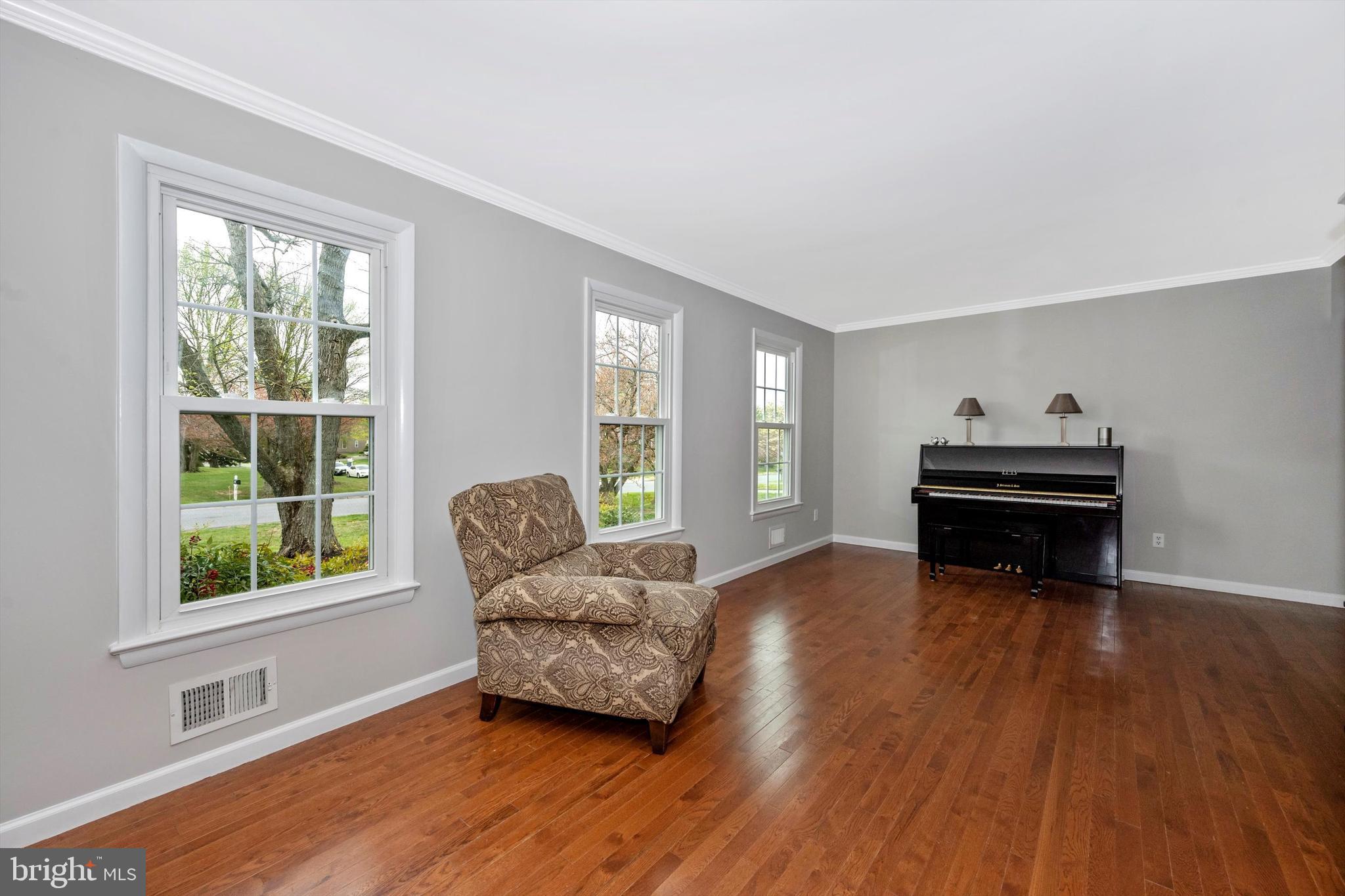 20009 Westerly Avenue Poolesville, MD 20837 - Photo 5 of 58 Gallery Image 5