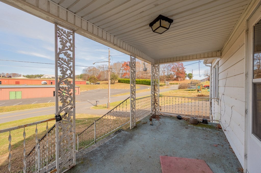 2195 West Ridge Road Wytheville, VA 24382 - Photo 6 of 70 Gallery Image 6
