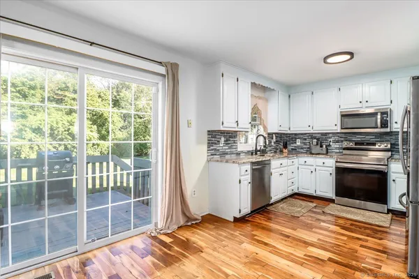 $599,900 | 17 Olde Village Circle, Unit 17, Wallingford, CT 06492