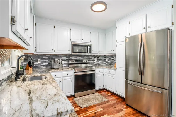 $599,900 | 17 Olde Village Circle, Unit 17, Wallingford, CT 06492