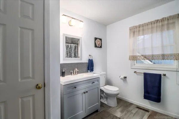 $599,900 | 17 Olde Village Circle, Unit 17, Wallingford, CT 06492