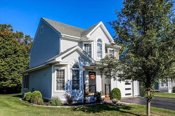 $599,900 | 17 Olde Village Circle, Unit 17, Wallingford, CT 06492