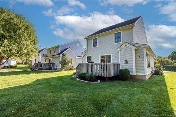 $599,900 | 17 Olde Village Circle, Unit 17, Wallingford, CT 06492