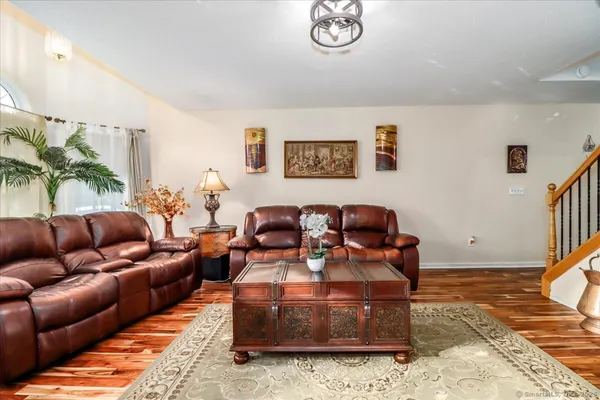 $599,900 | 17 Olde Village Circle, Unit 17, Wallingford, CT 06492