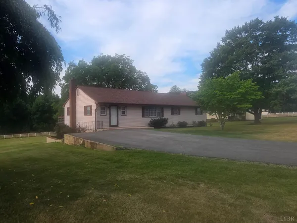$2,350 | 4295 Everett Road, Forest, VA 24551