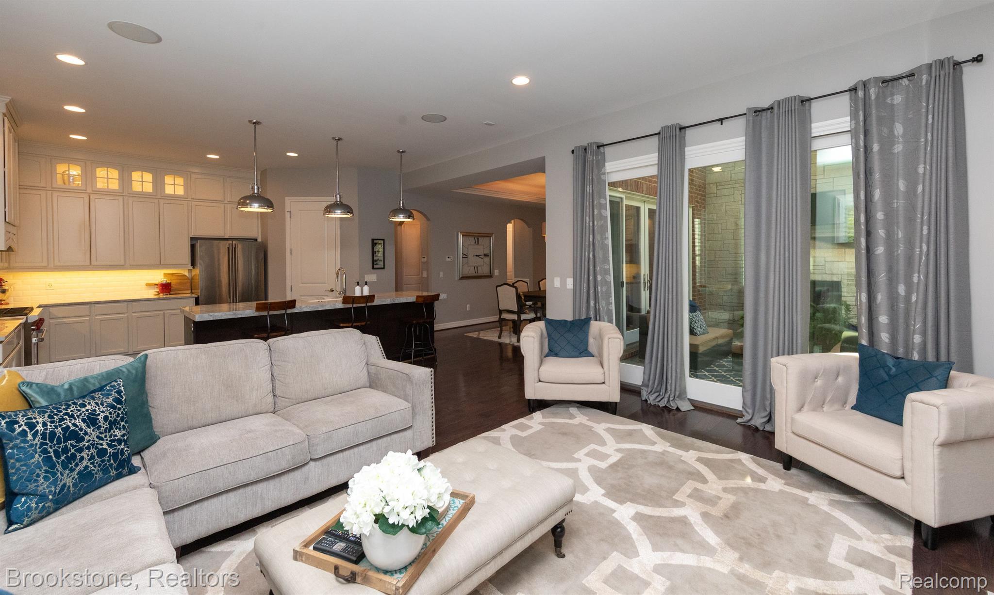 830 Cumberland Ridge Court Rochester, MI 48307 - Photo 19 of 39 Great room is open to kitchen and dining