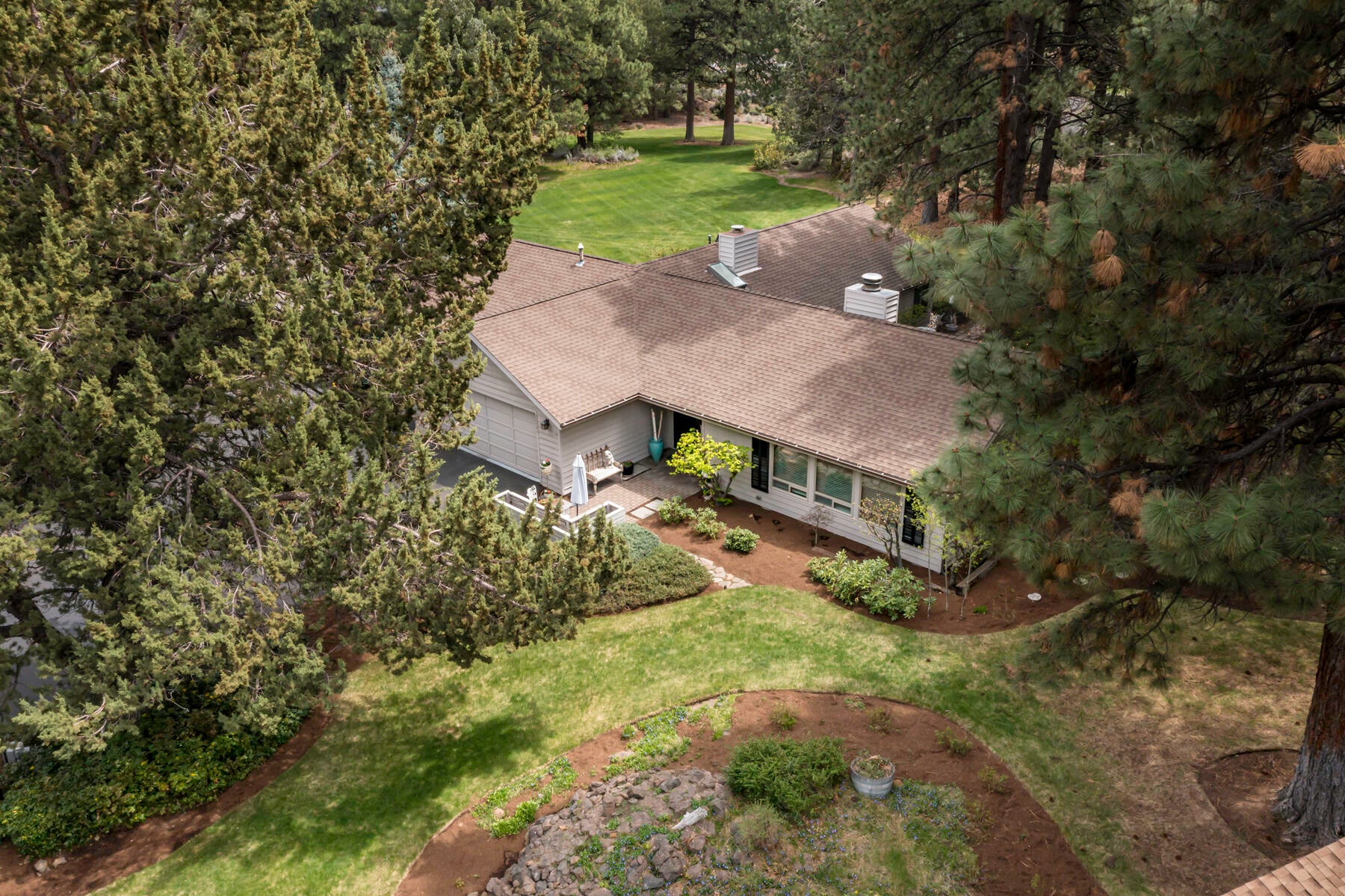 20483 Whistle Punk Road Bend, OR 97702 - Photo 33 of 38 DJI_0108