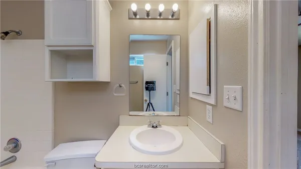 $1,150 | 1509 Hollow Hill Drive, Unit A, Bryan, TX 77802
