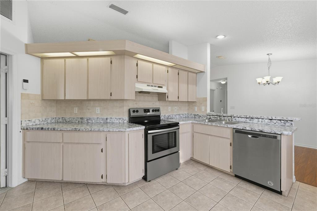8968 Southwest 116th Place Road Ocala, FL 34481 - Photo 9 of 25 Gallery Image 9