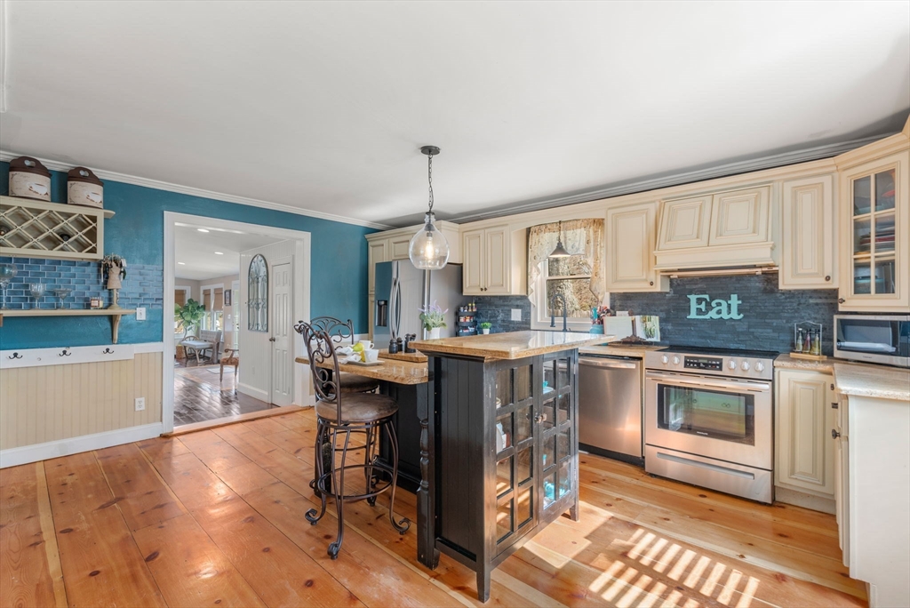 156 Boston Post Road Wayland, MA 01778 - Photo 12 of 35