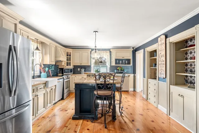 $1,179,000 | 156 Boston Post Road, Wayland, MA 01778