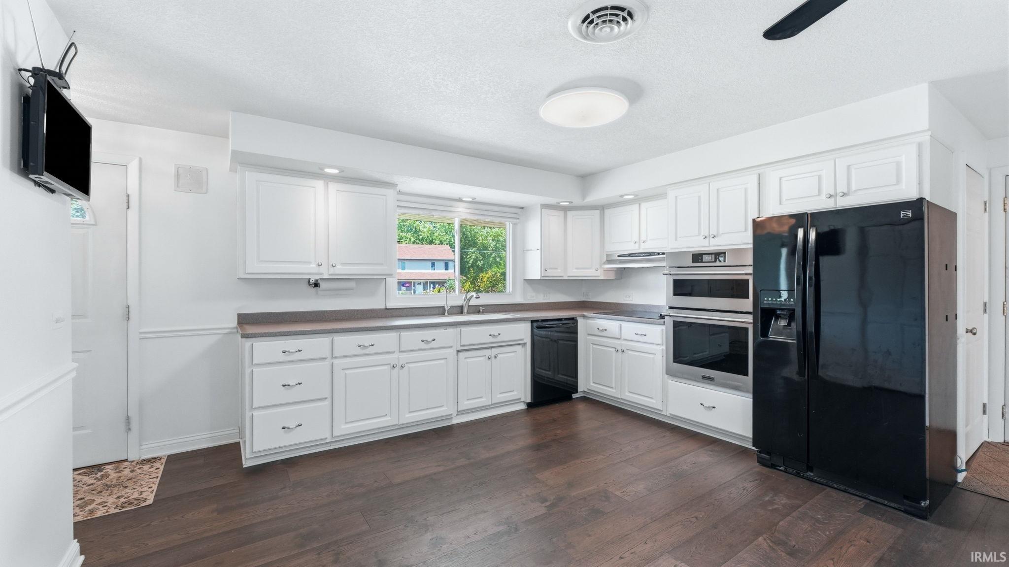 10012 Hosler Road Leo, IN 46765 - Photo 4 of 43