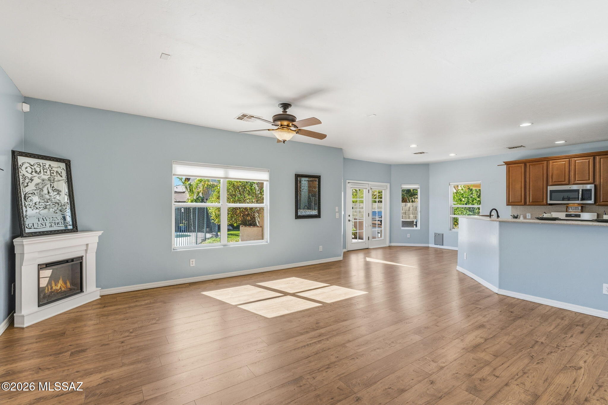 3614 East Canter Road Tucson, AZ 85739 - Photo 10 of 41 Great room & kitchen