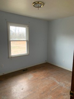 2498 South P Anderson Road Manchester, TN 37355 - Photo 6 of 12 an empty room with a window