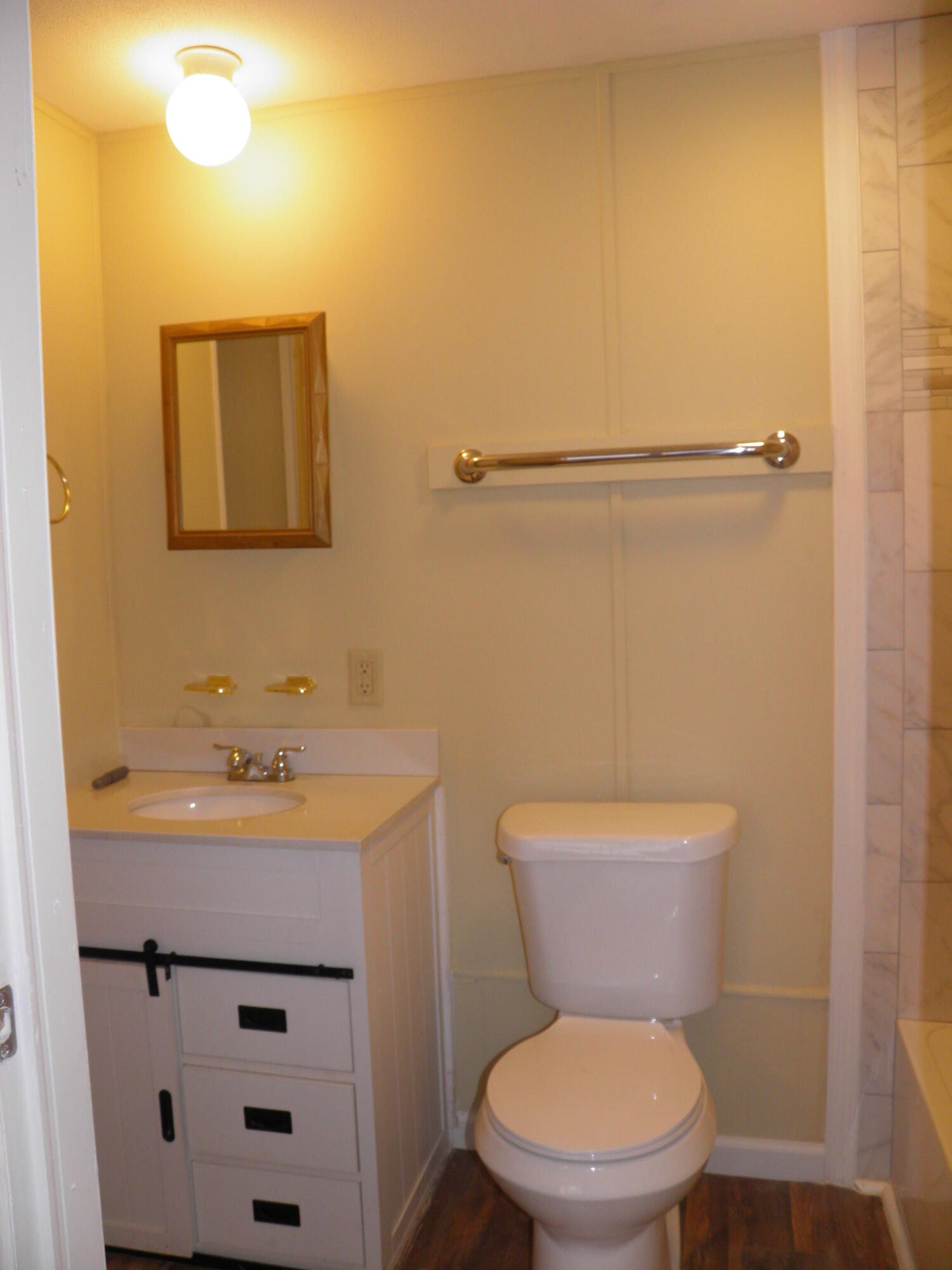 810 Gibson Road Fort Walton Beach, FL 32547 - Photo 21 of 35 Guest Bath